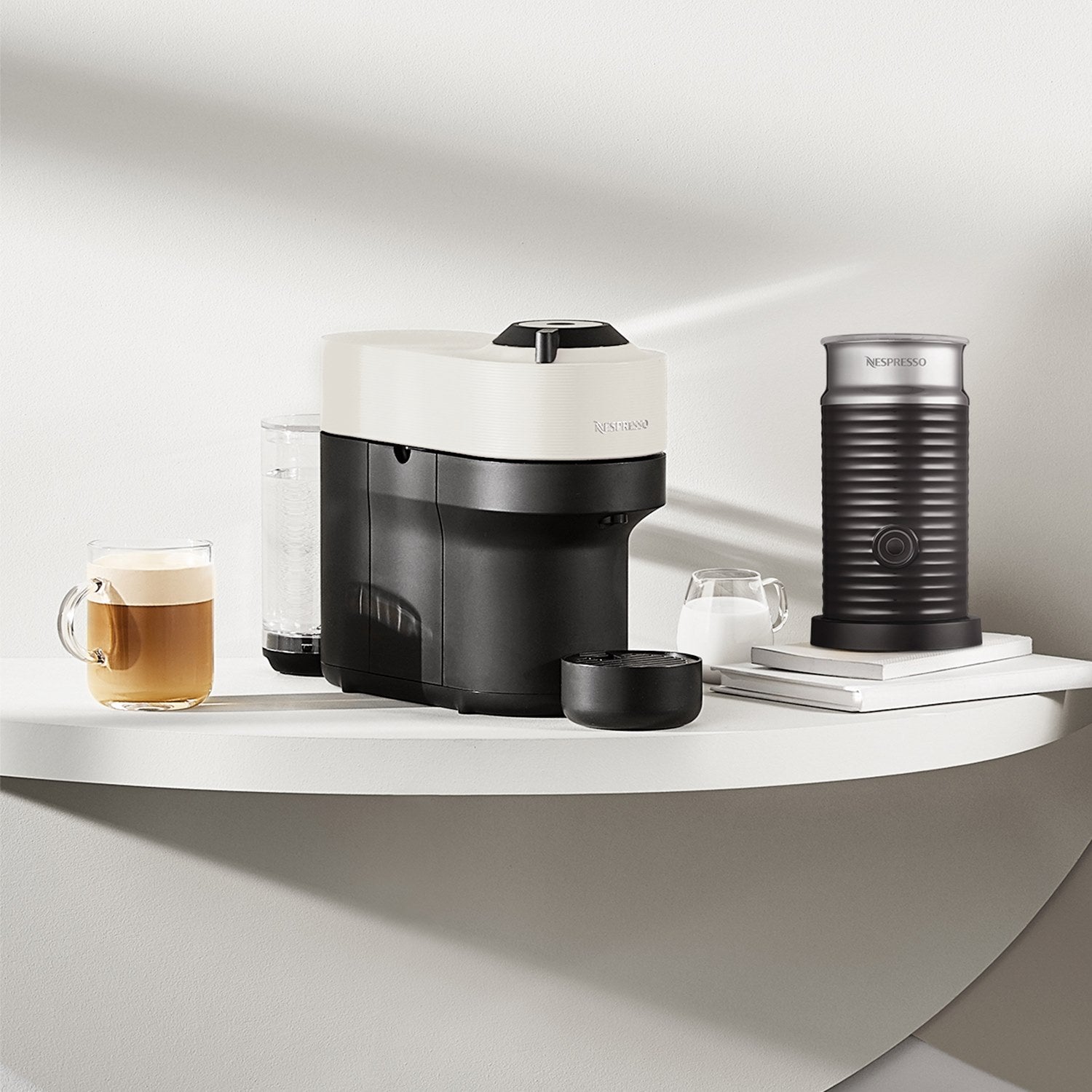 Cafetera Vertuo Next Nespresso® con Aeroccino 3 color blanco