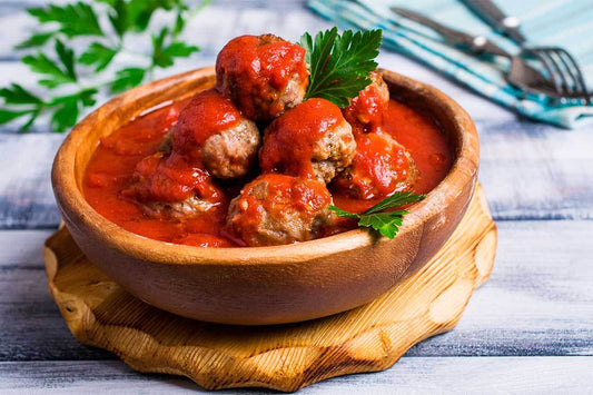 ALBÓNDIGAS CON SALSA DE TOMATE
