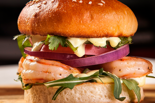 SÁNDWICH DE CAMARÓN, PIÑA Y SRIRACHA