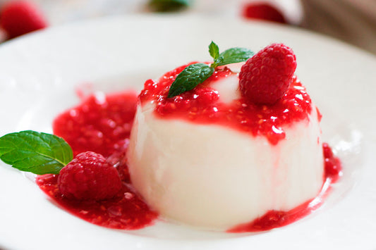 PANNA COTTA DE MANJAR Y FRAMBUESAS