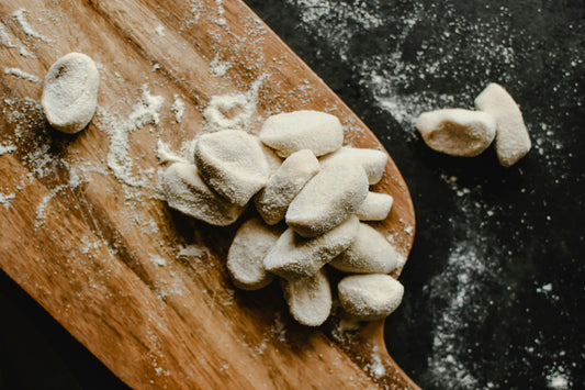 Gnocchis con crema de almeja y vino blanco