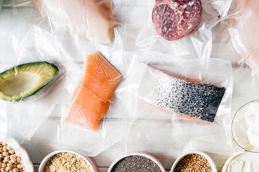 Salmon sous vide con tallarines de pepino arabbiata