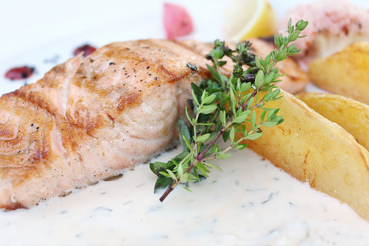 Gratín de salmón y puerros