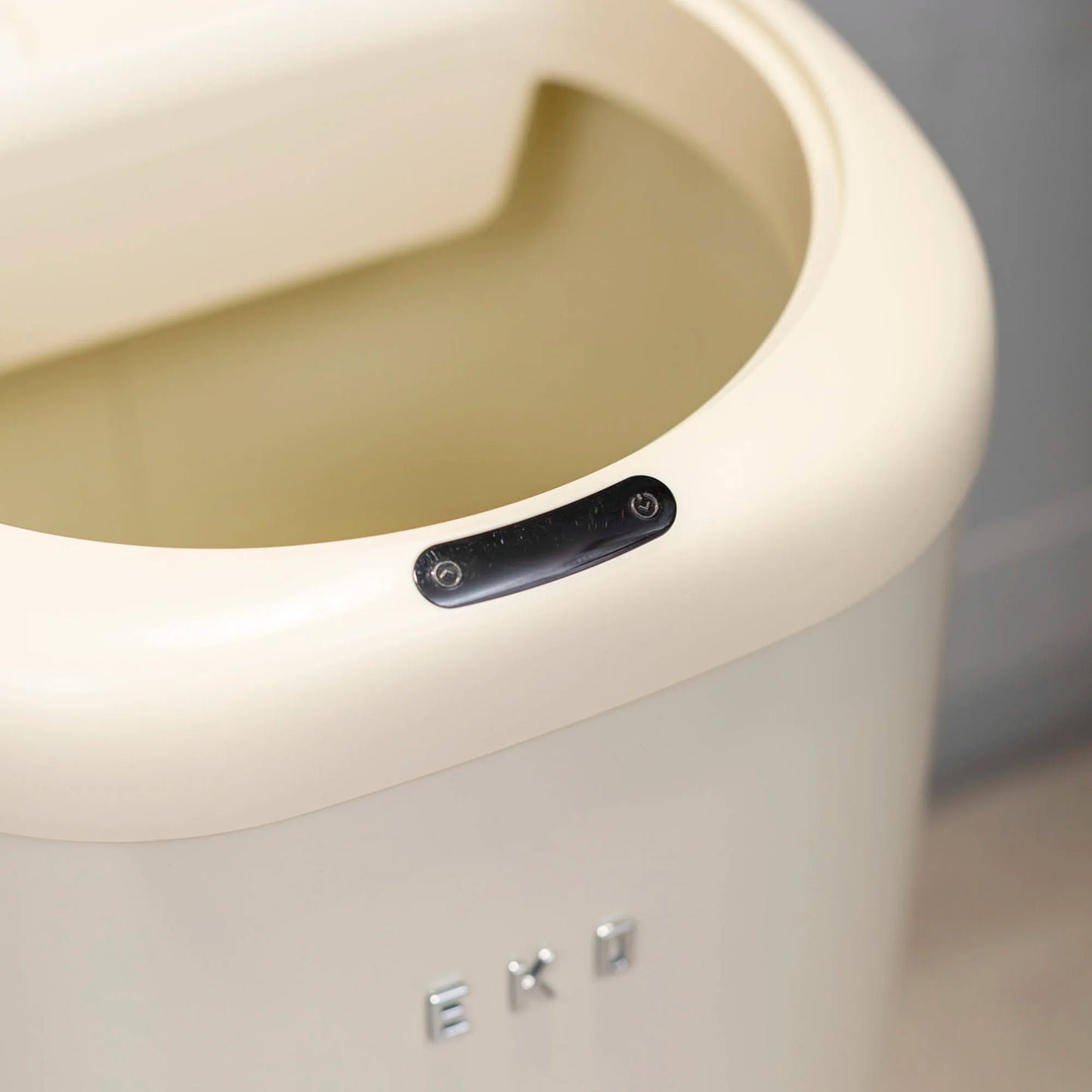 Basurero Vintage Sensor Bin 28L EKO
