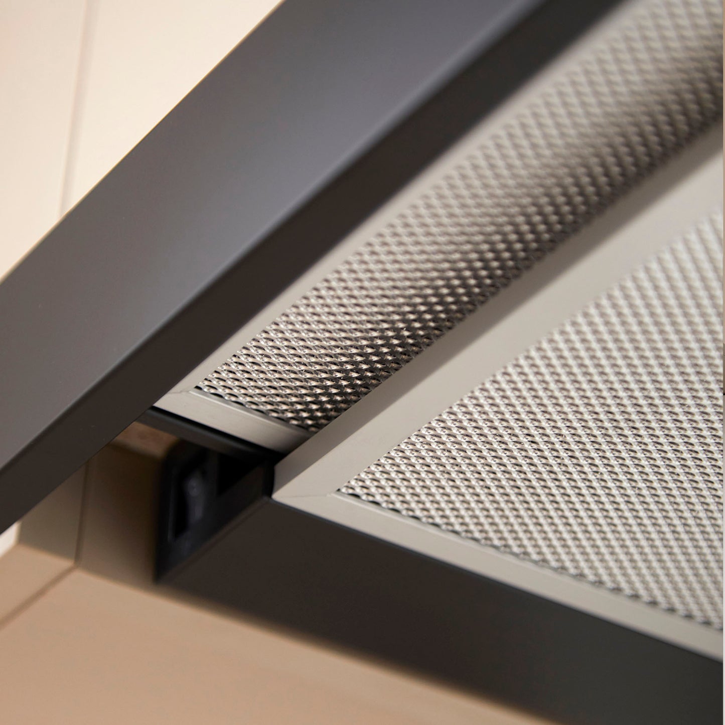 Campana Bajo Mueble Neu Flow Black 60 cm 210 m3/h Kubli