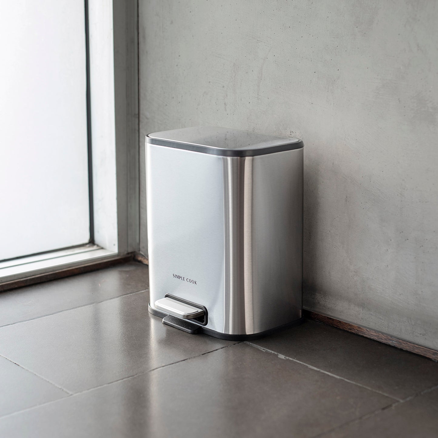 Basurero Con Pedal Mate y Acabado Anti Huellas 5 Lts Simple Cook