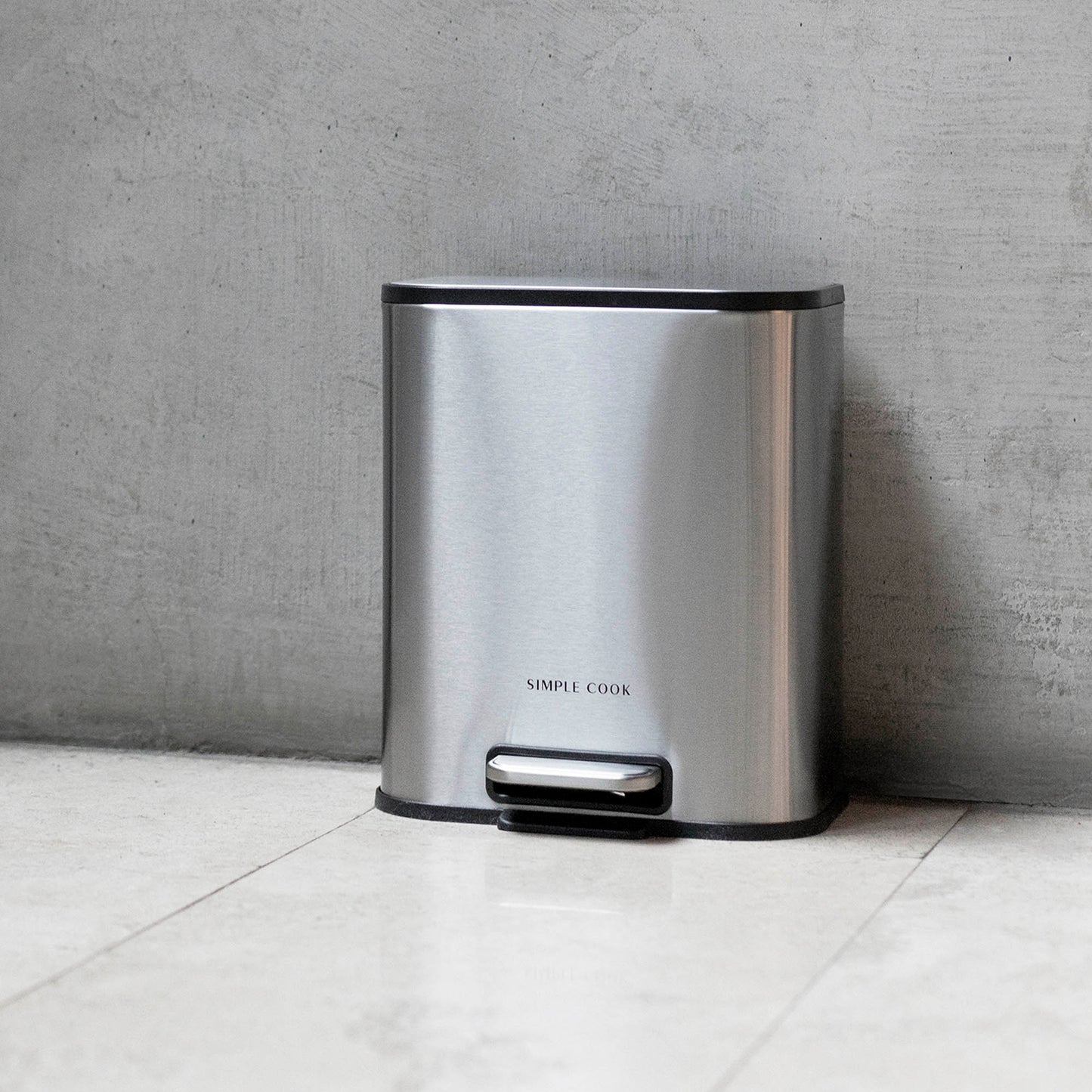 Basurero Con Pedal Mate y Acabado Anti Huellas 5 Lts Simple Cook