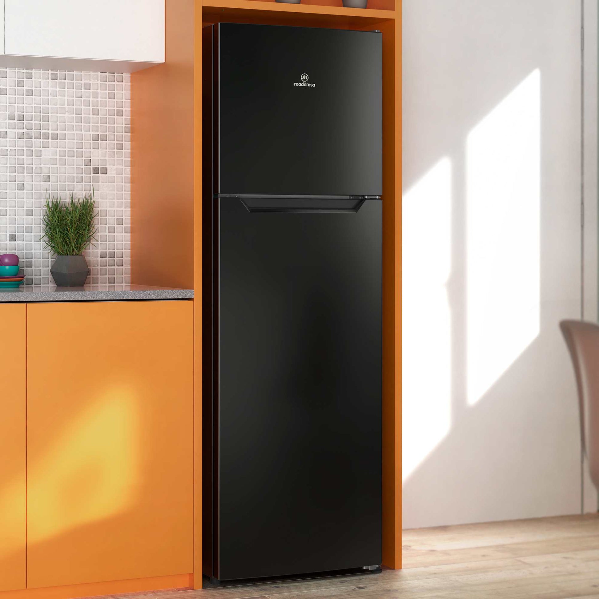 Refrigerador 247L No Frost Top Freezer Inverter Altus 1250I B Mademsa1#Negro