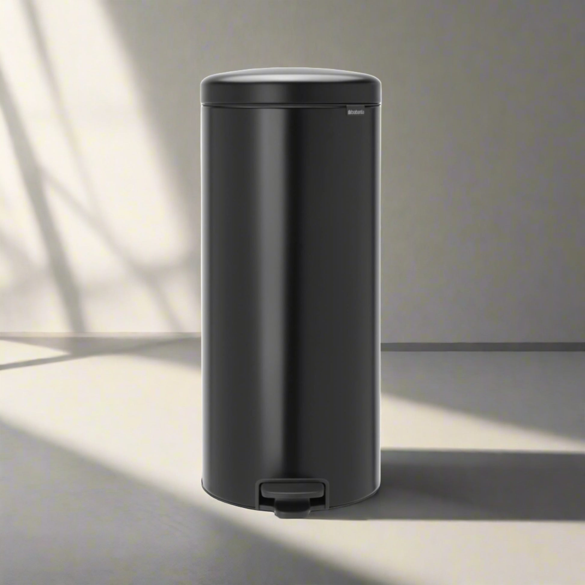 Basurero Pedal NewIcon 30 Lts Brabantia15#Negro