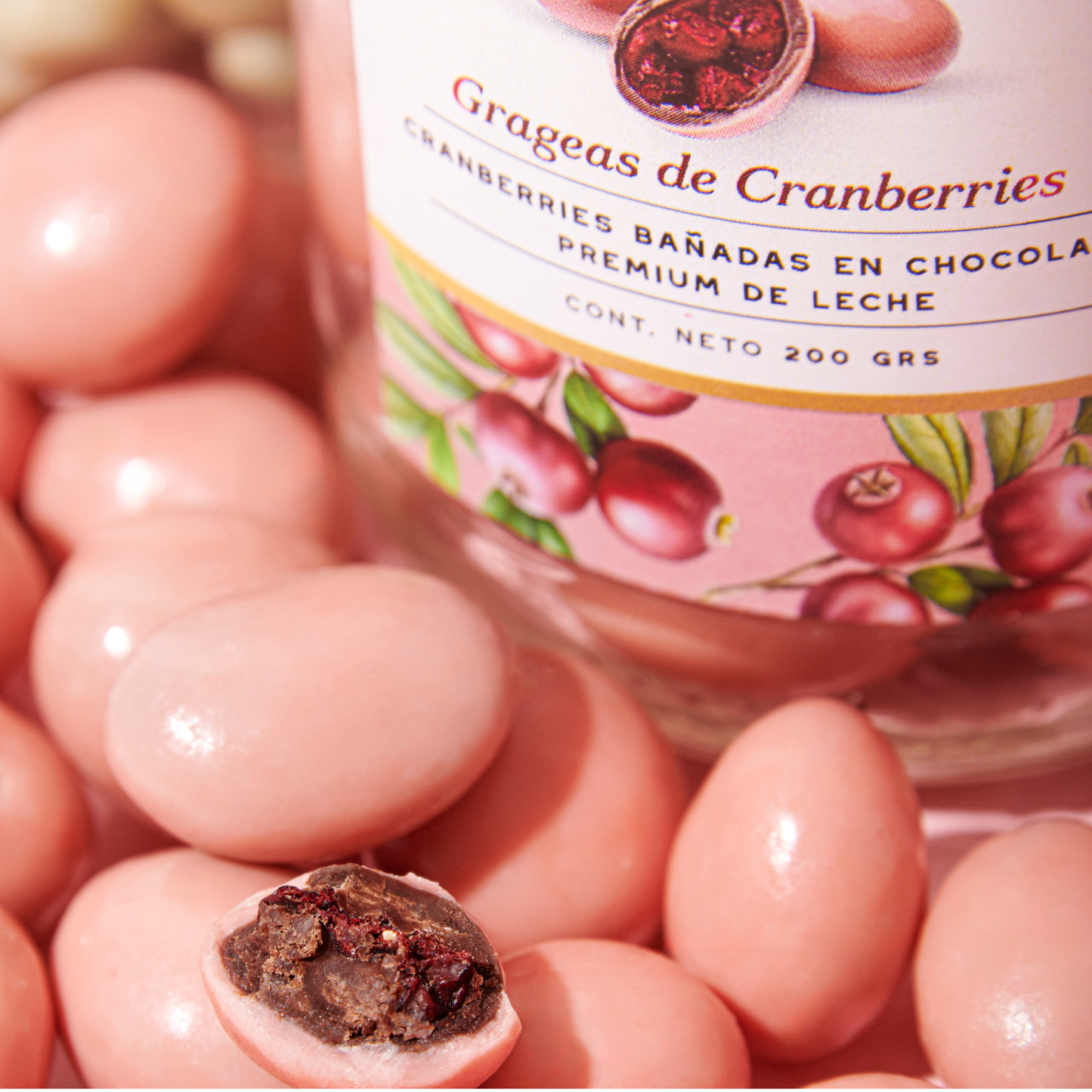 Grageas de cranberries en chocolate rosado 200 grs Kokoa Roots