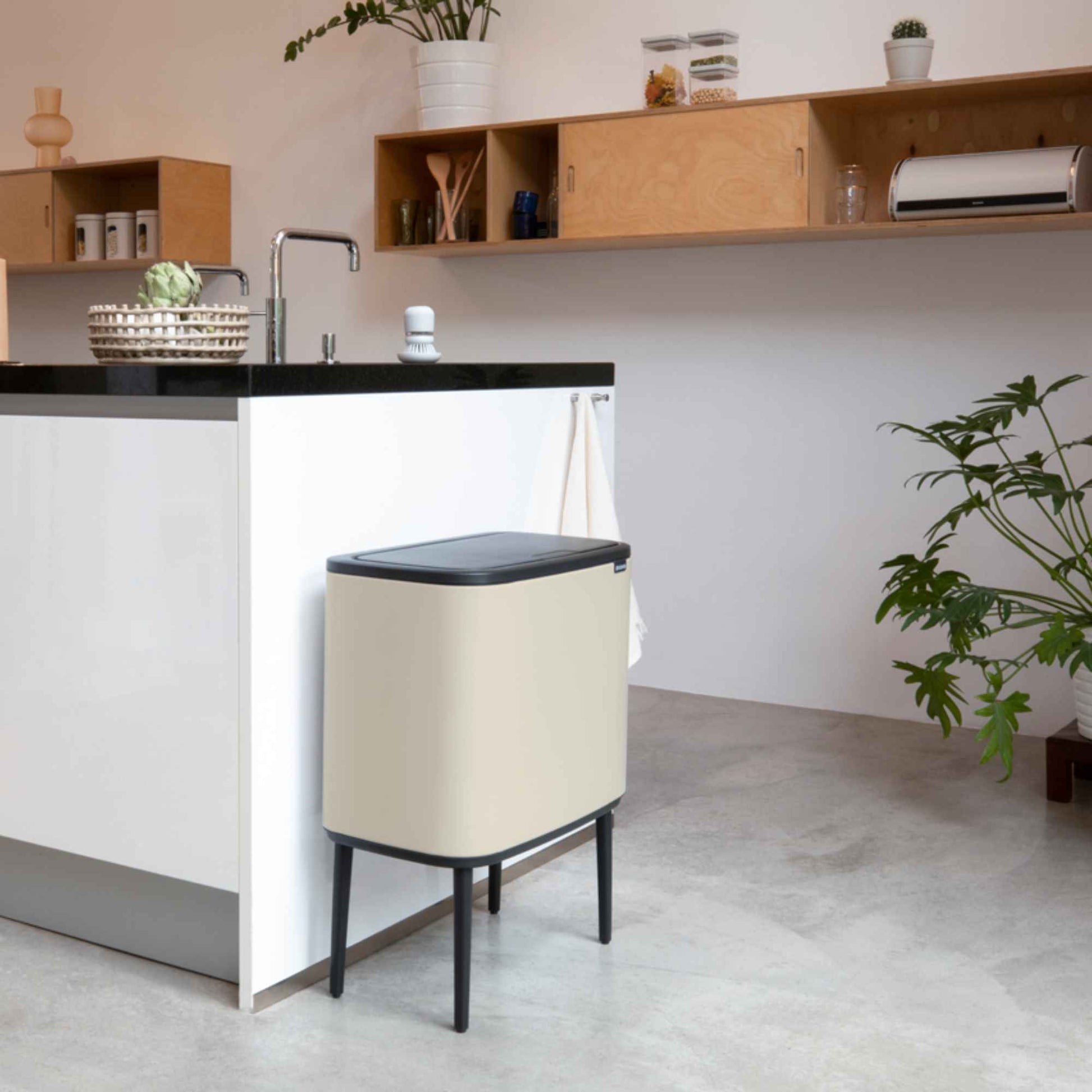 Basurero Bo Touch Balde Plástico 36 Lts Brabantia4#Beige