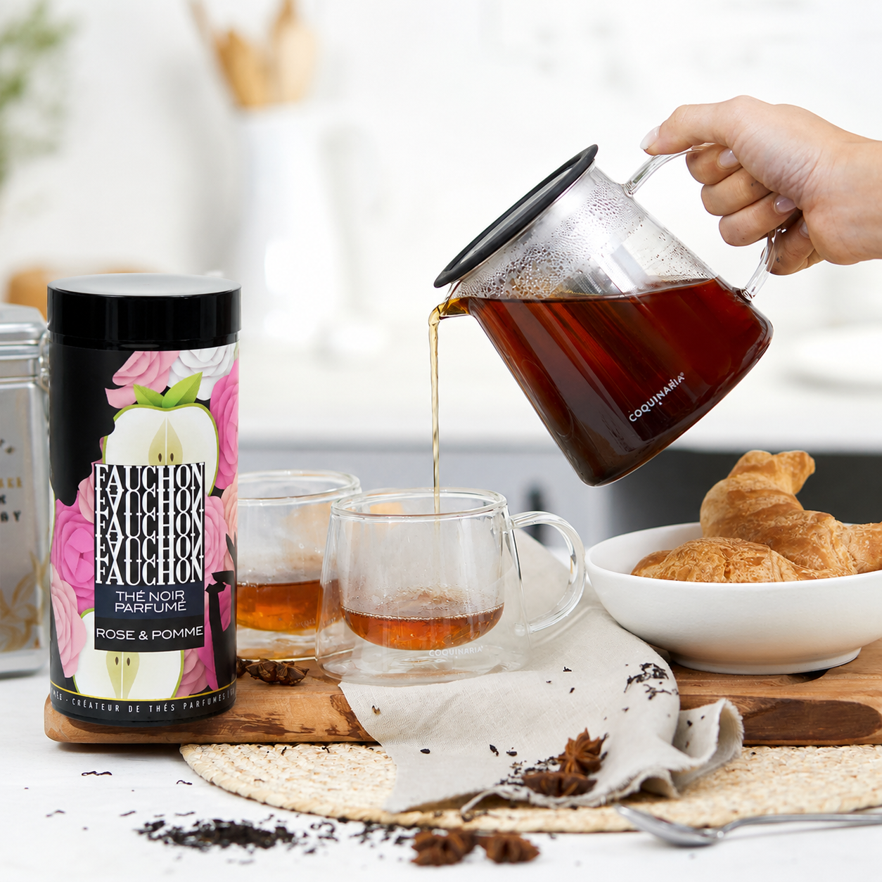 Lata de Té en Hoja Rosa & Manzana 110grs Fauchon + Tetera de Vidrio 650 ml Coquinaria