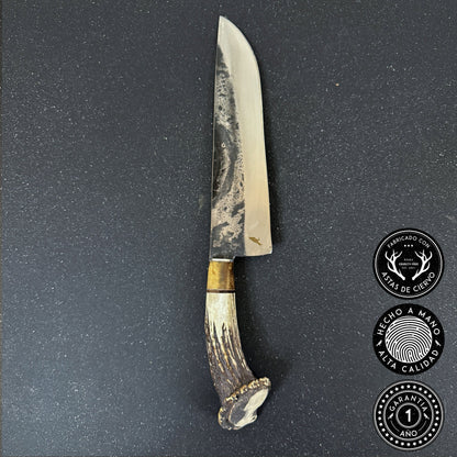 Cuchillo_Parrillero_artesanal_con_asta_de__ciervo_roseta_profesional_madera_nativa_hecho_a_mano_argentino_asado_rauka_22-sellos_resultado.jpg