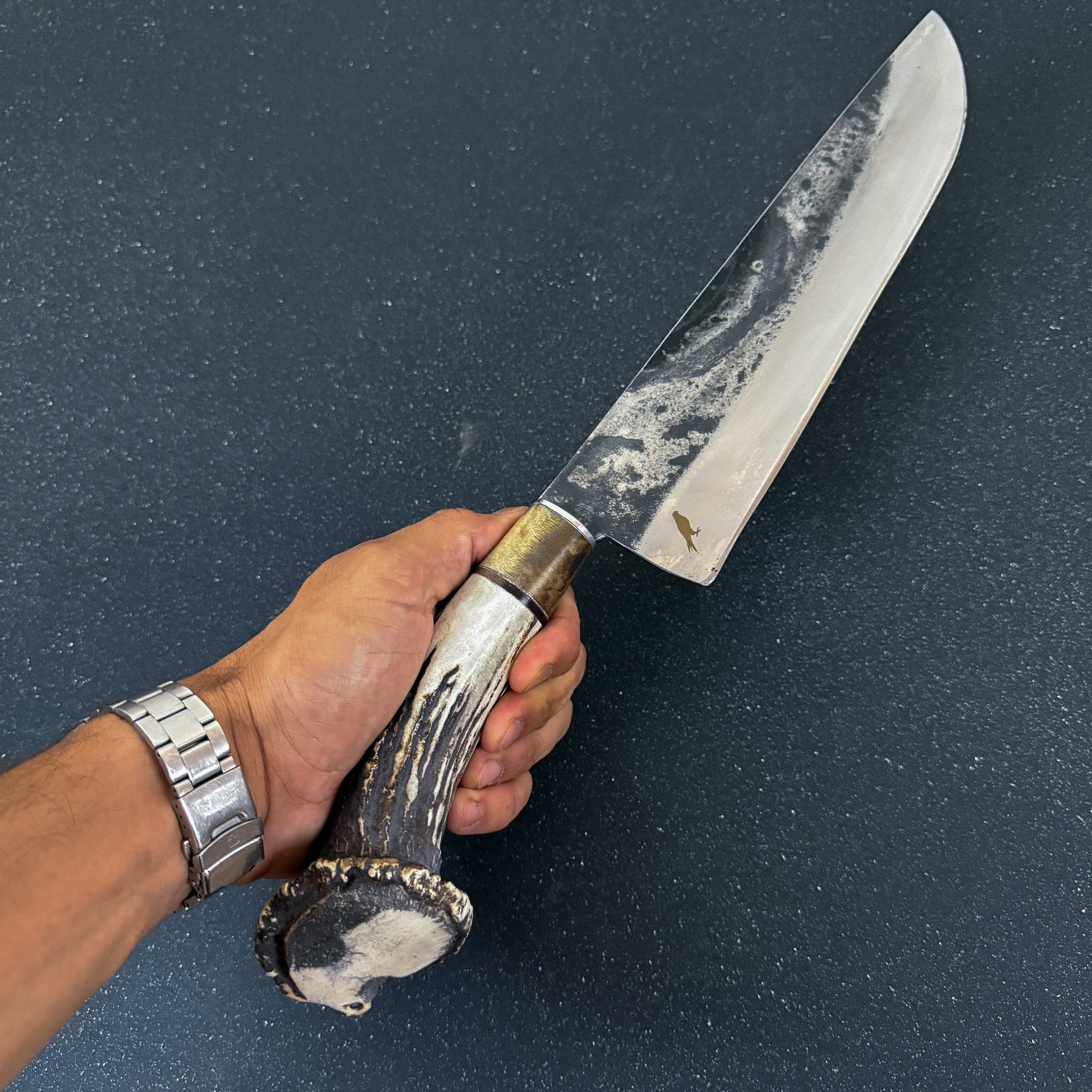 Cuchillo_Parrillero_artesanal_con_asta_de__ciervo_roseta_profesional_madera_nativa_hecho_a_mano_argentino_asado_rauka_24_resultado.jpg