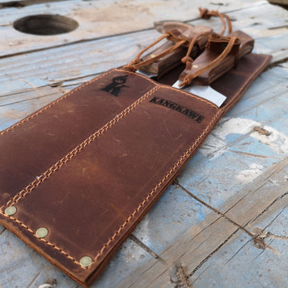 Set Tenedor + Cuchillo Parrillero F/Cuero Brown Kangkawe3#Acero