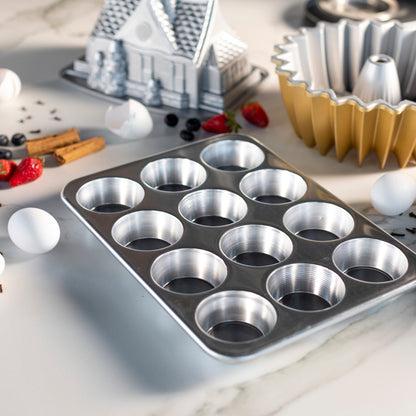 Molde Naturals 12 Cavity Muffin Pan with High-Domed Lid Nordic Ware