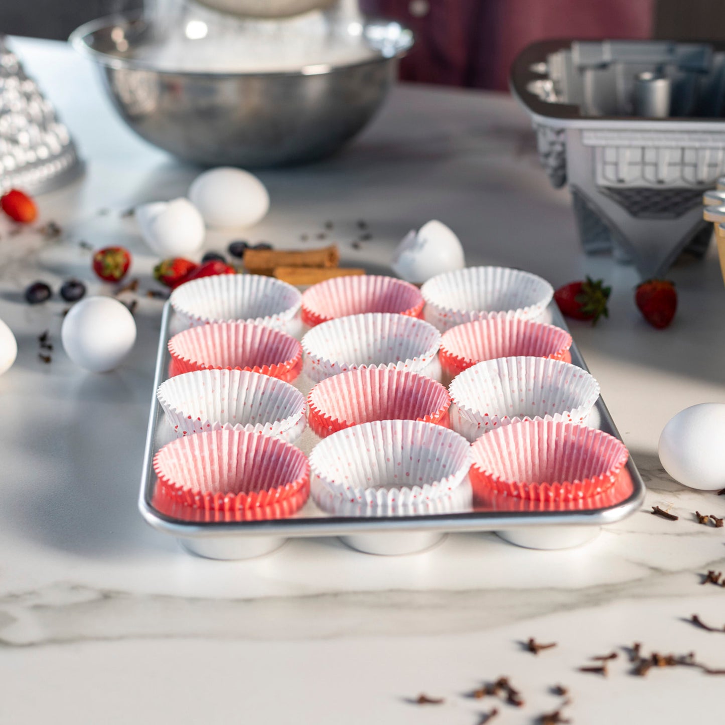 Molde Naturals 12 Cavity Muffin Pan with High-Domed Lid Nordic Ware