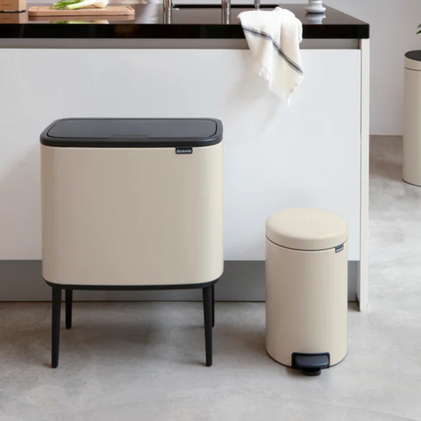 Basurero Bo Touch Balde Plástico 11 + 23 Lts Brabantia1#Beige
