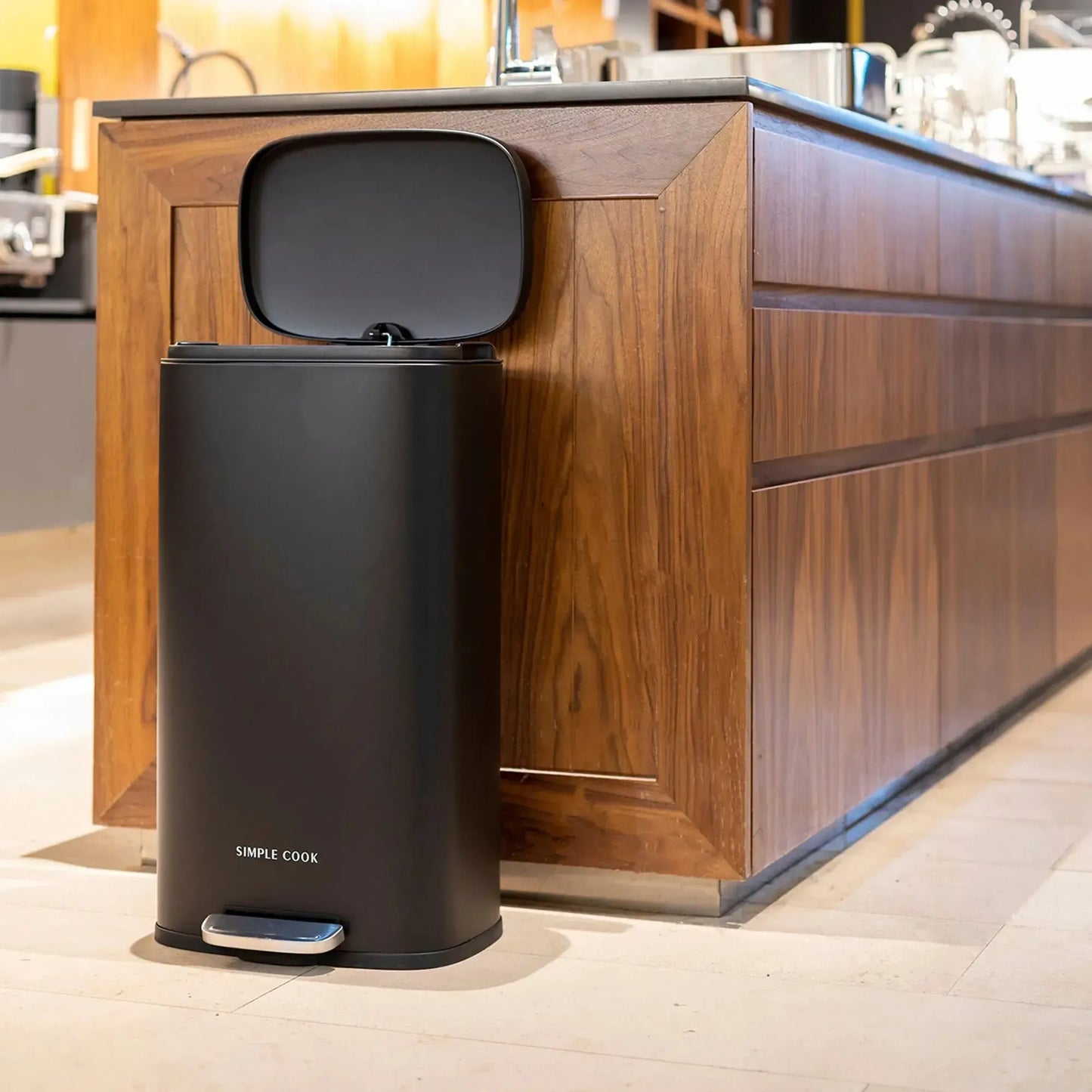 Basurero Con Pedal Negro Mate 30 Lts Simple Cook