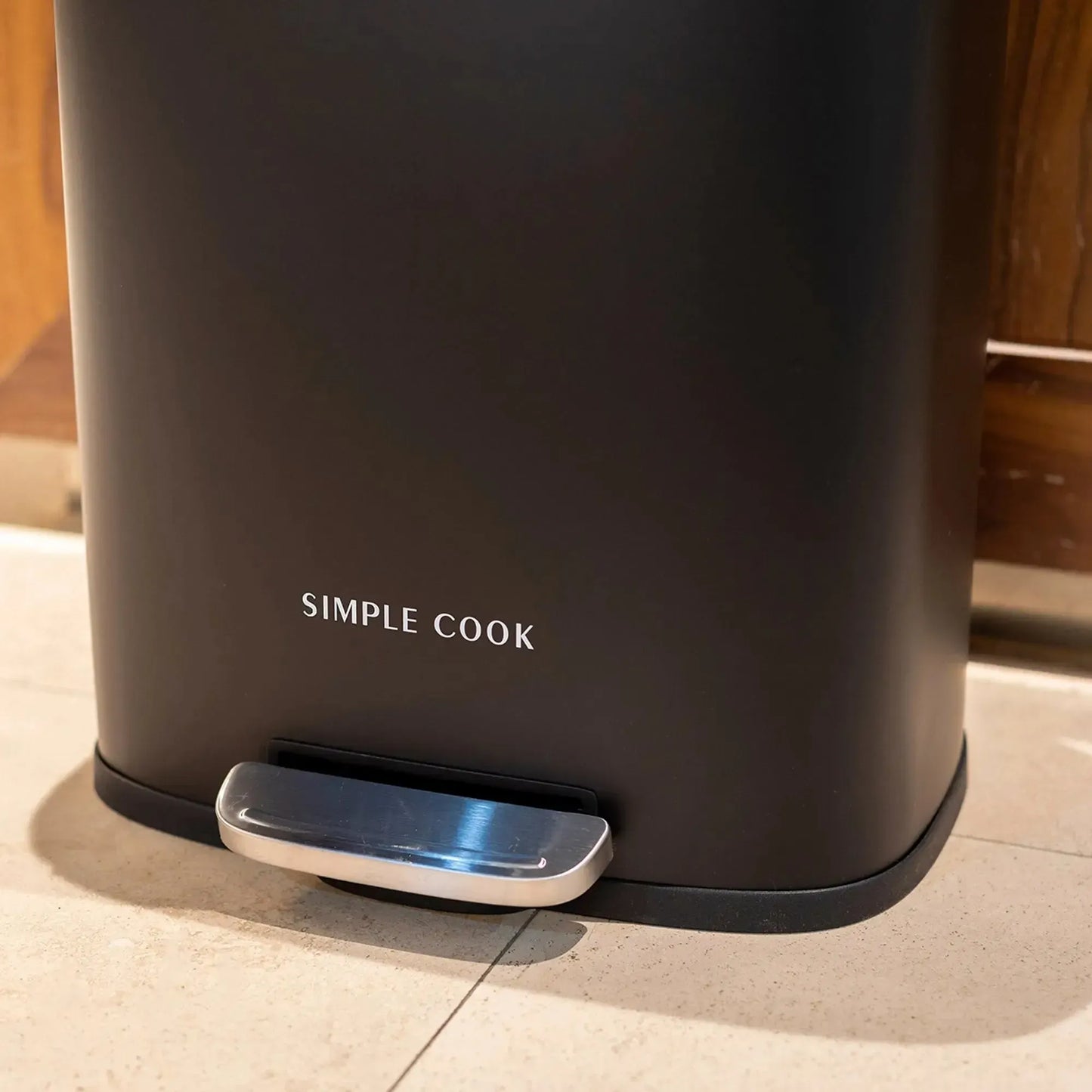Basurero Con Pedal Negro Mate 30 Lts Simple Cook