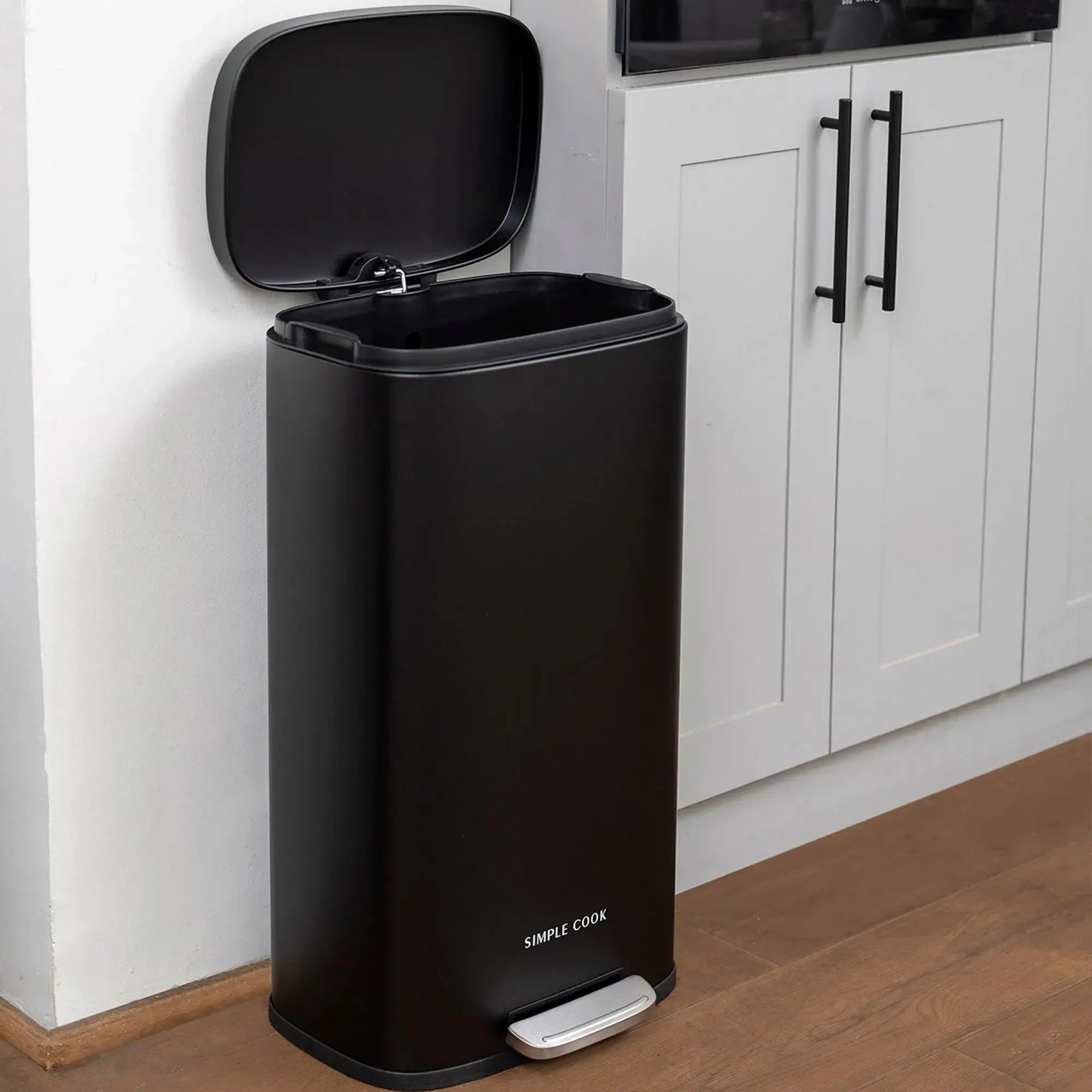 Basurero Con Pedal Negro Mate 30 Lts Simple Cook