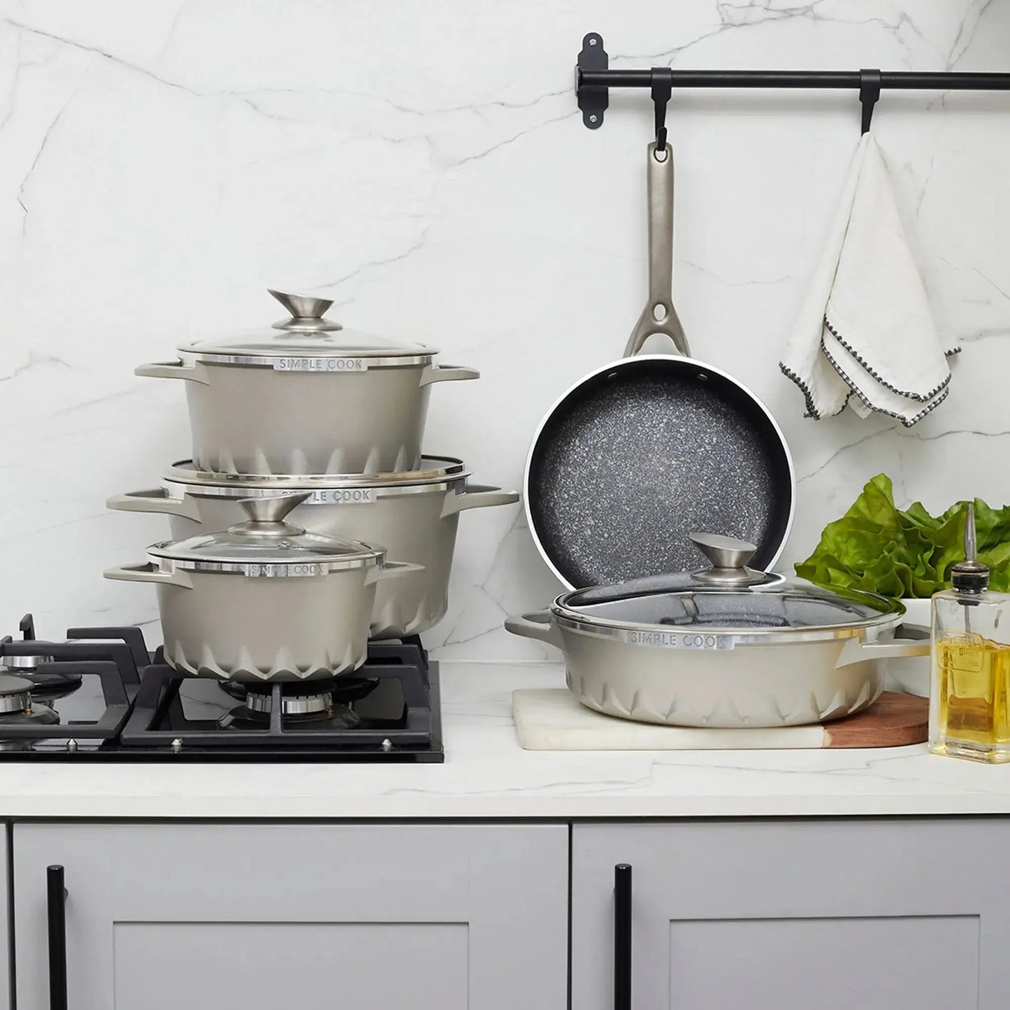 Bateria Simple Cook Mont Blanc 9 pzs + Set de Utensilios Cuisine Negro 10pzs Simple Cook-Kits de Cocción