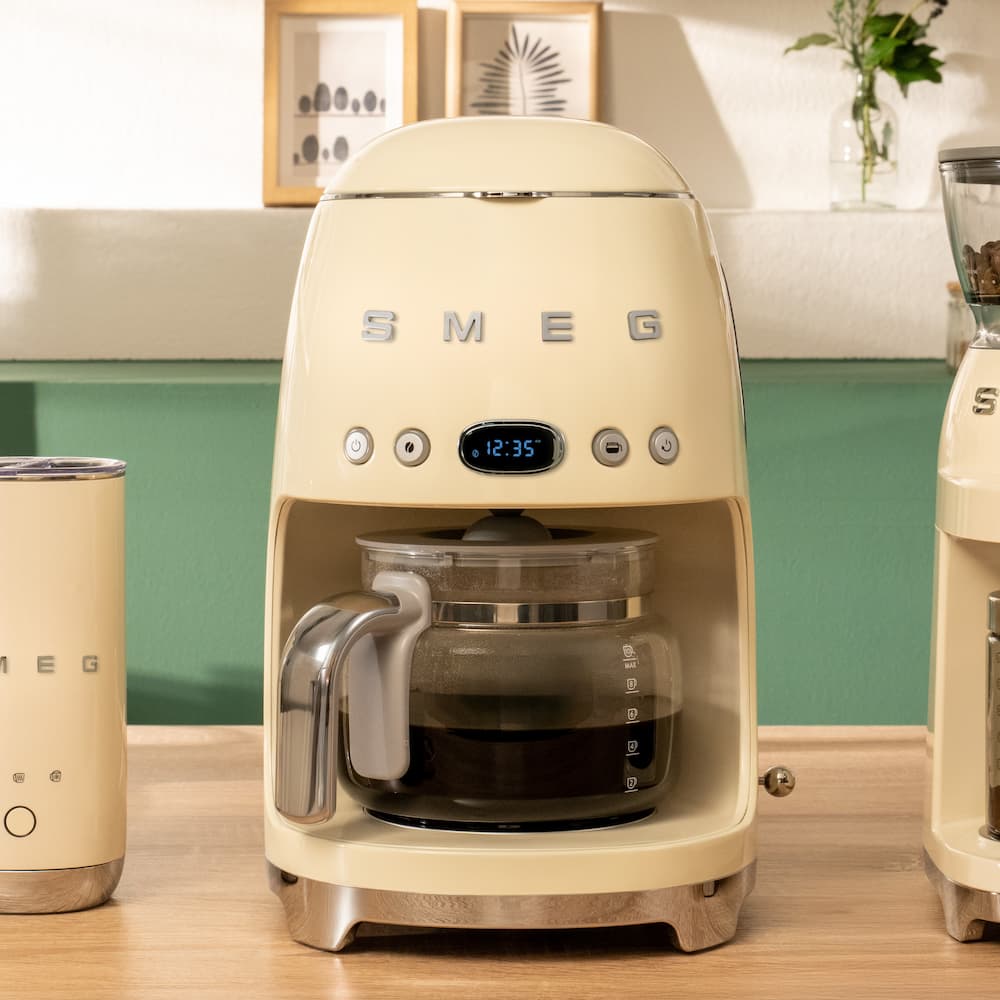Cafetera a Goteo DCF02B Smeg