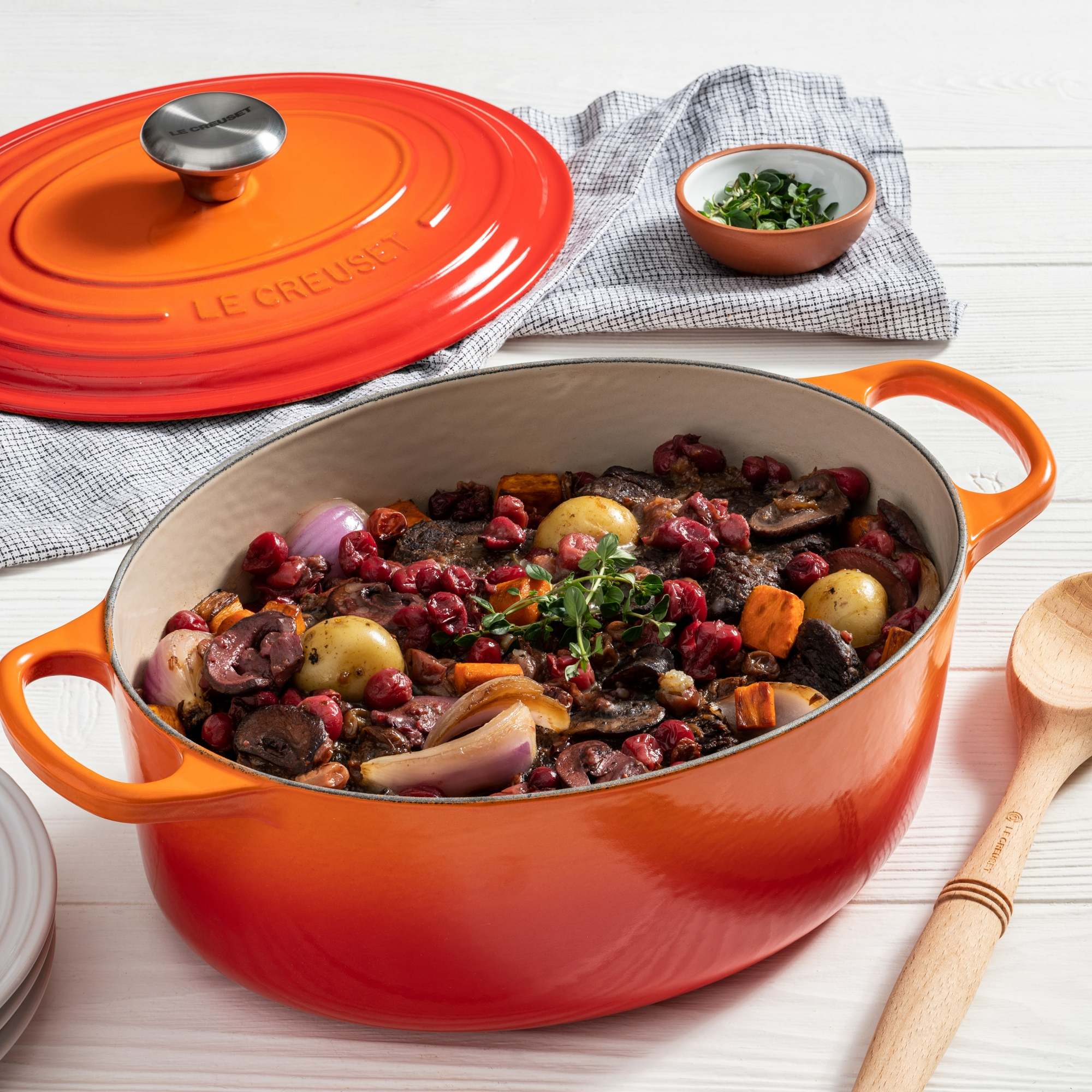 Cocotte Oval Volcánica Pomo Acero 29 Cm Le Creuset – Kitchen Center