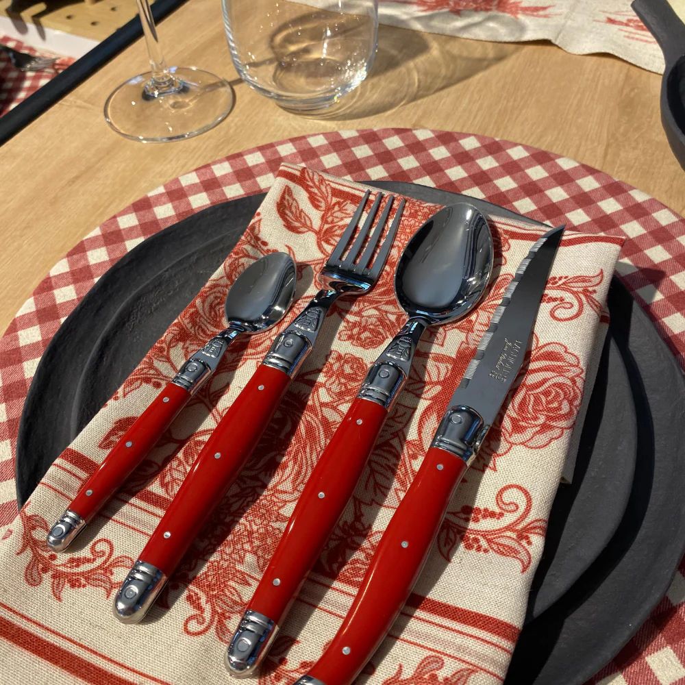 Cuchilleria 24 piezas rojo - Caja Kraft1#Rojo