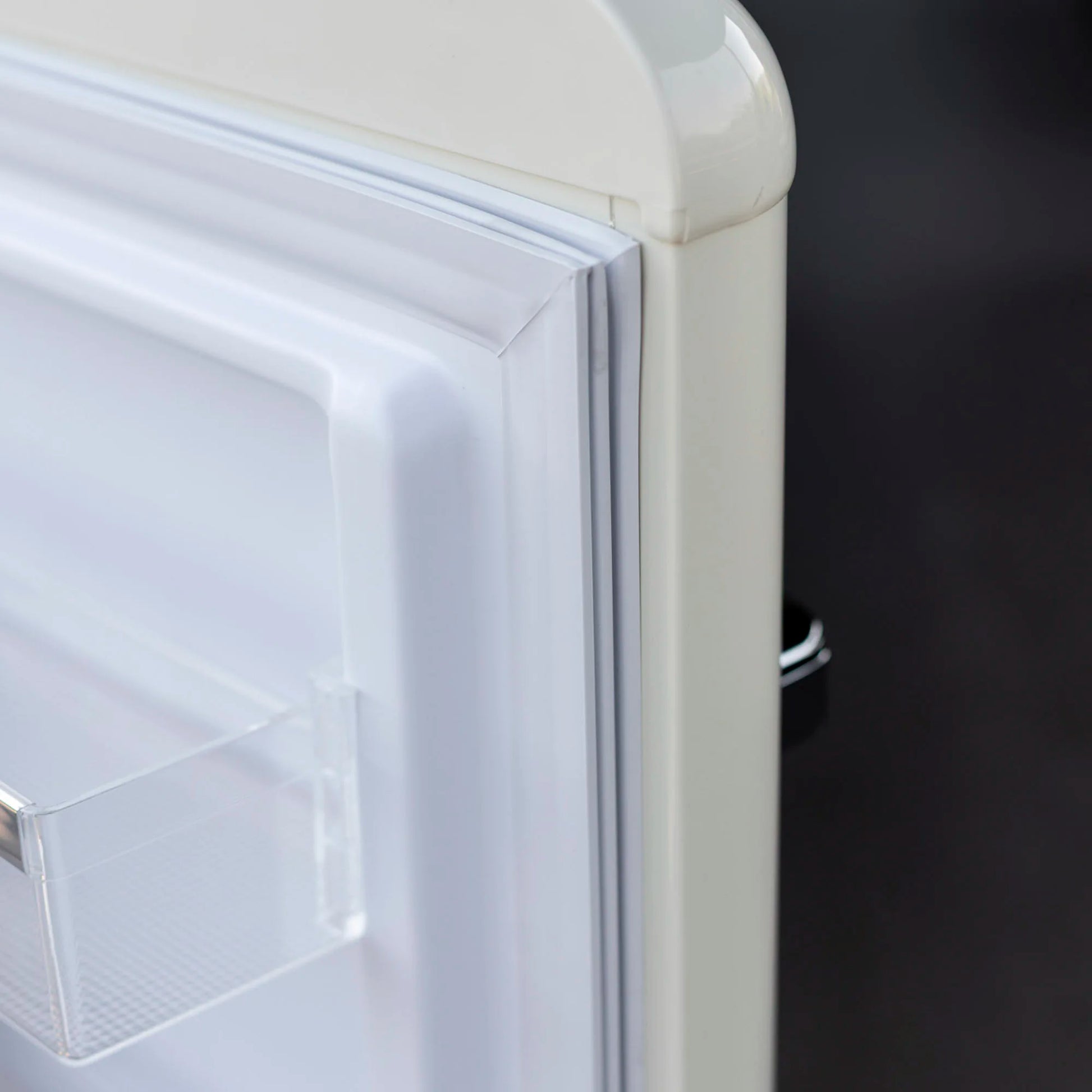 Frigobar Bajo Cubierta Tundra 108 Litros FDV-Refrigeradores