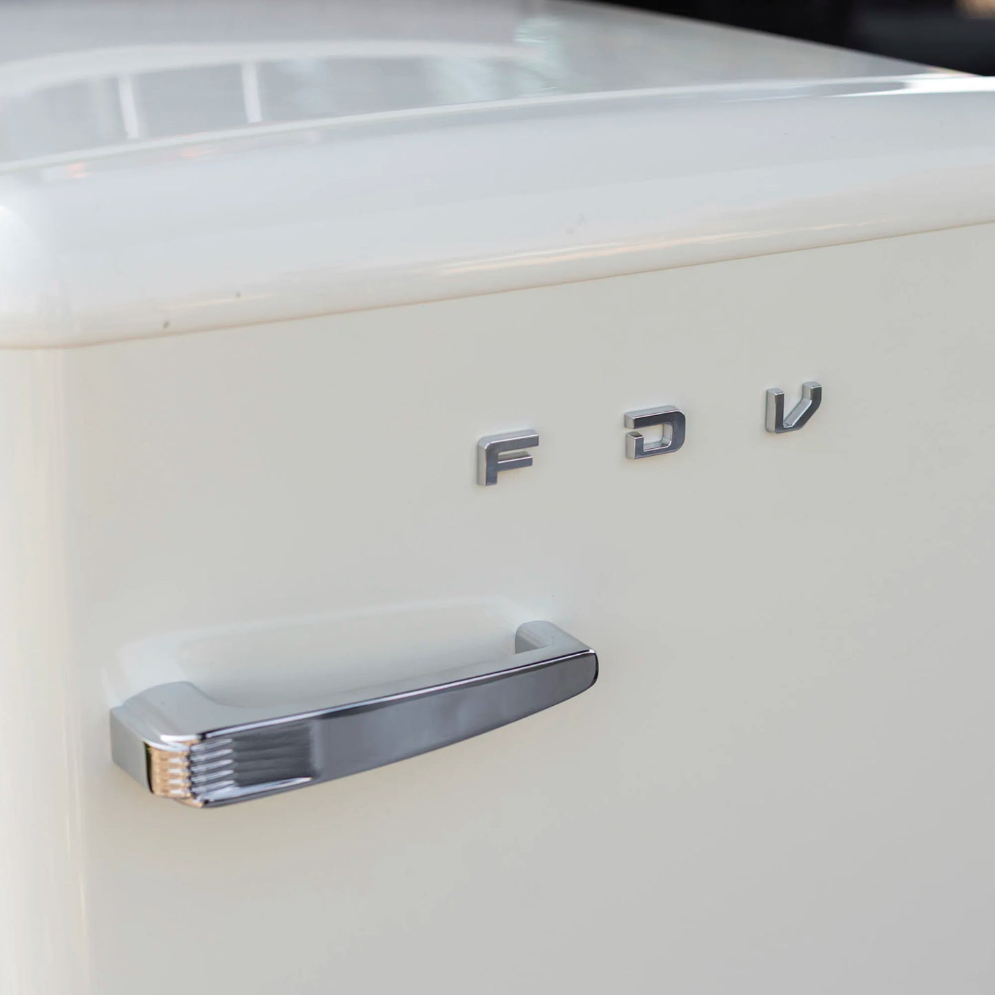 Frigobar Bajo Cubierta Tundra 108 Litros FDV-Refrigeradores