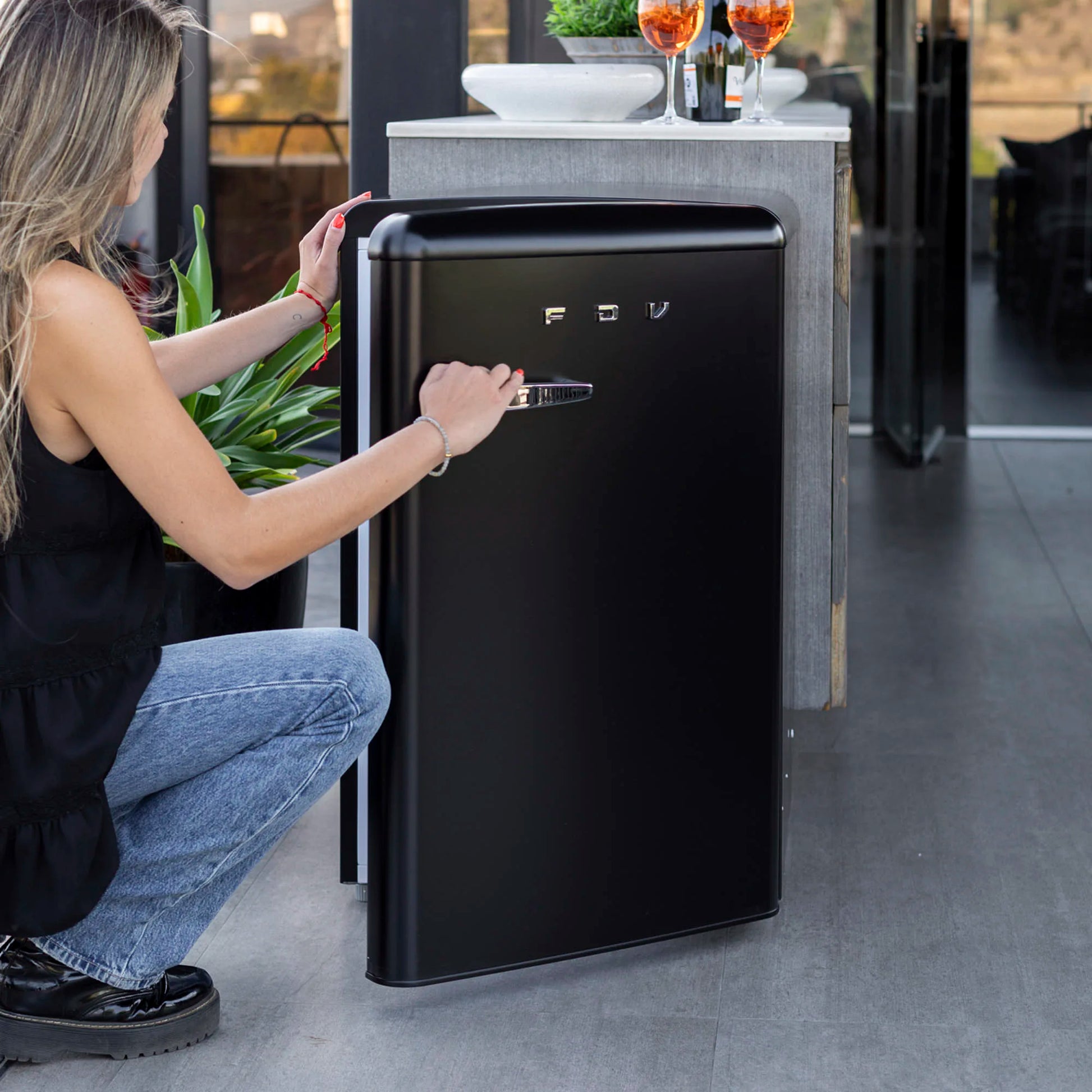 Frigobar Bajo Cubierta Tundra 108 Litros FDV-Refrigeradores