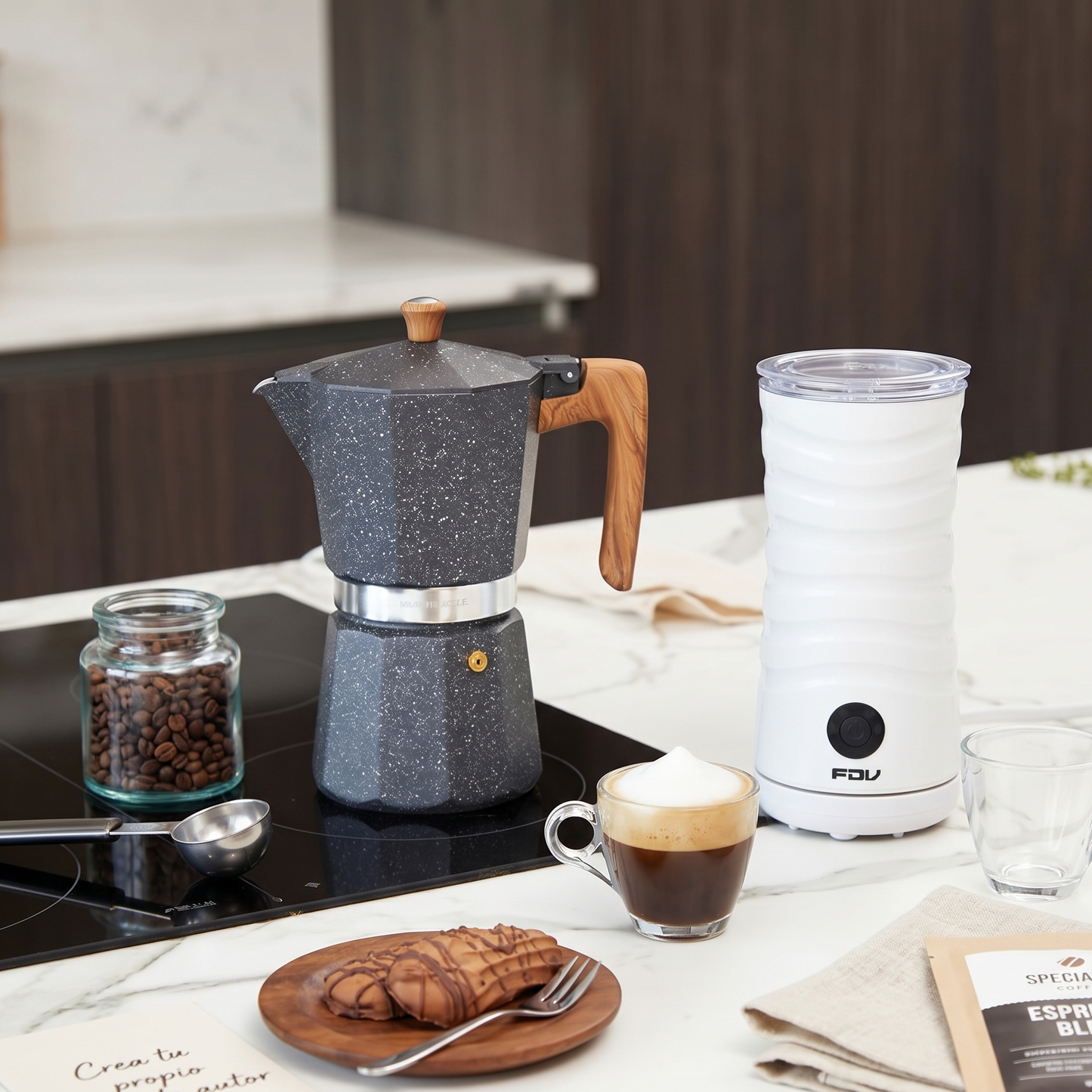 Kit Cafetera Italiana Volterra 9 Tazas Simple Cook + Espumador de Leche Aerolatte FDV