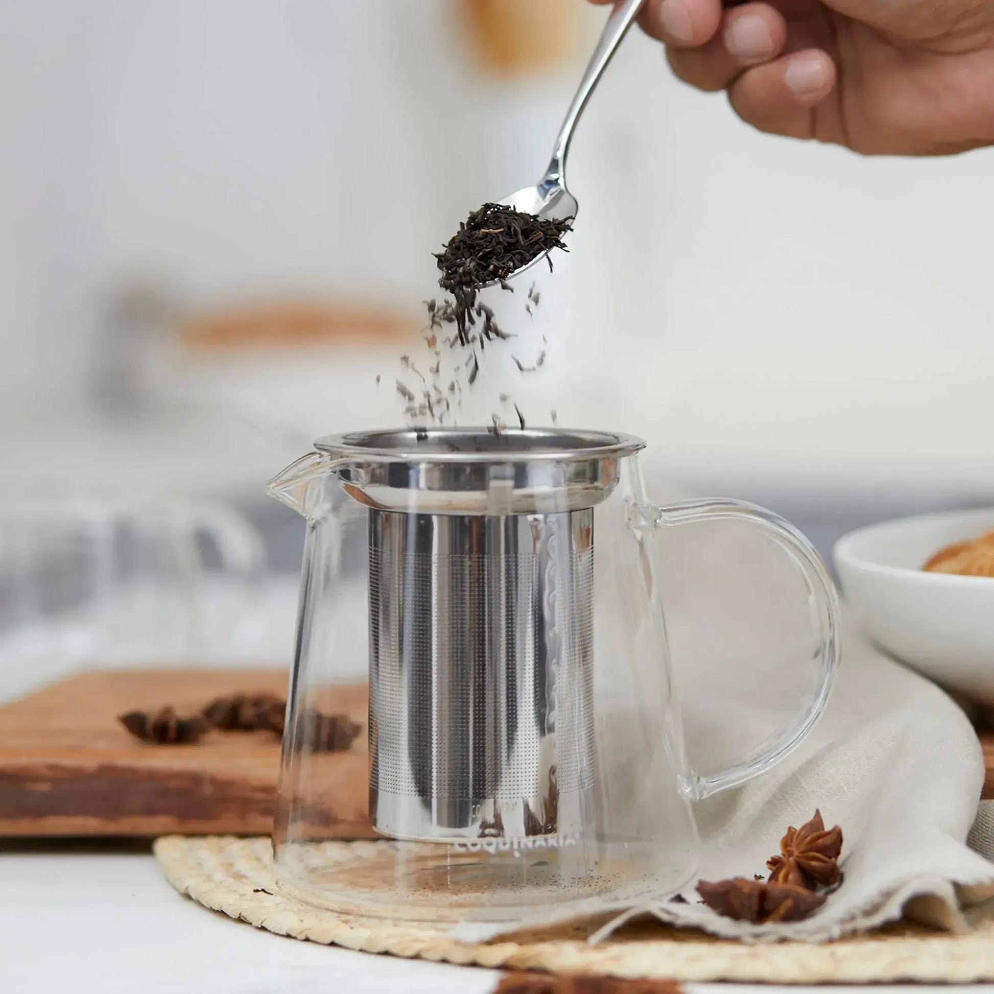 Lata de Té en Hoja Rosa & Manzana 110grs Fauchon + Tetera de Vidrio 650 ml Coquinaria-Kits Menaje