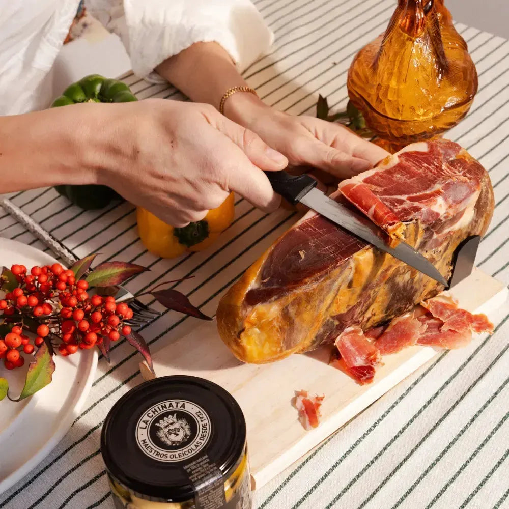 Mini Jamon serrano con tabla y cuchillo 950 grs Coquinaria-Gourmet