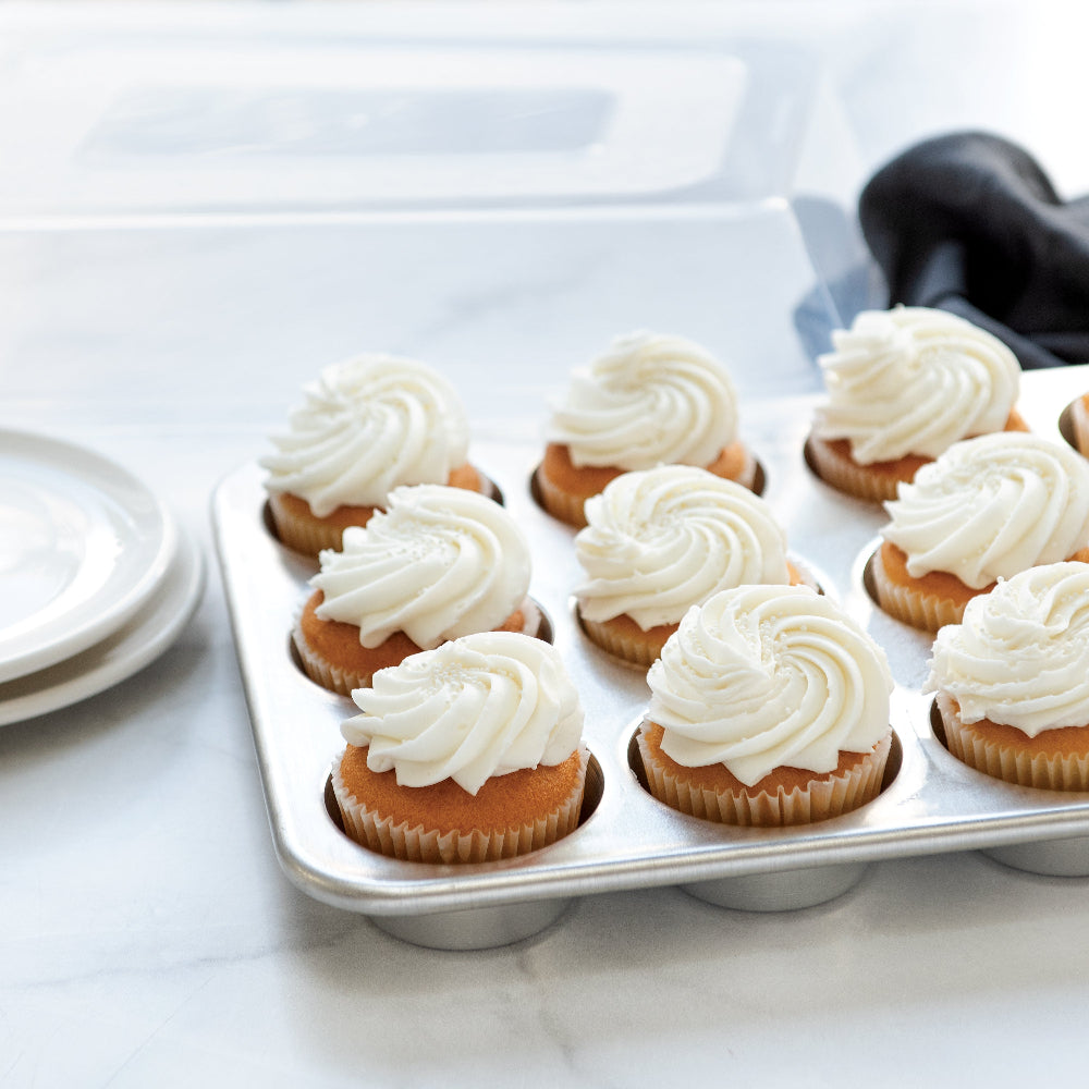Molde Naturals 12 Cavity Muffin Pan with High-Domed Lid Nordic Ware