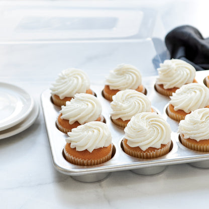 Molde Naturals 12 Cavity Muffin Pan with High-Domed Lid Nordic Ware