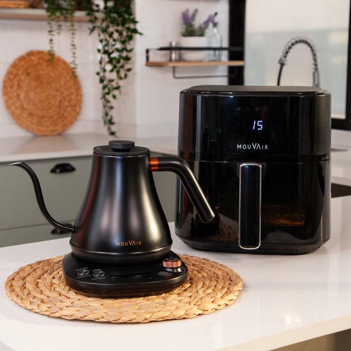 Pack Freidora de Aire Clear Fry 6lts + Hervidor Inteligente Mouvair Swan1#Negro