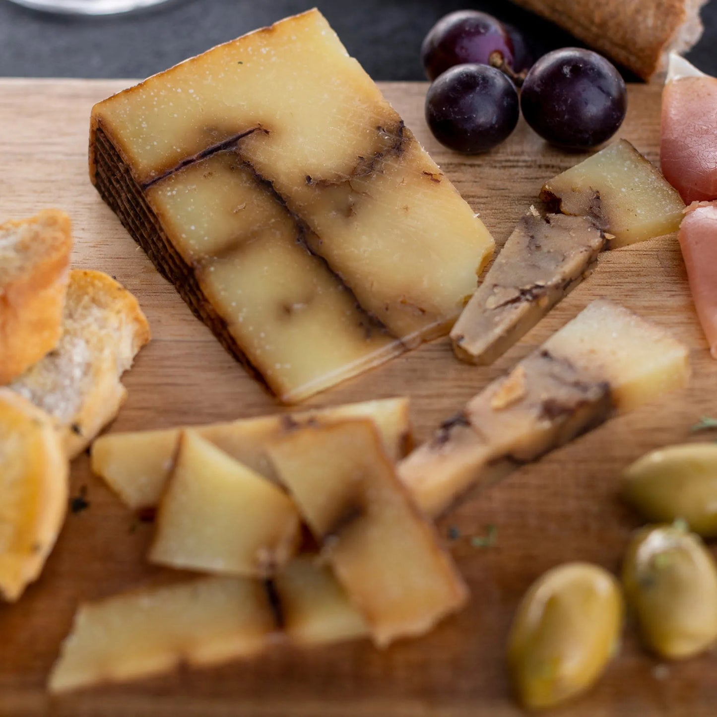 Queso Oveja con ajo negro 150 grs Coquinaria-Gourmet