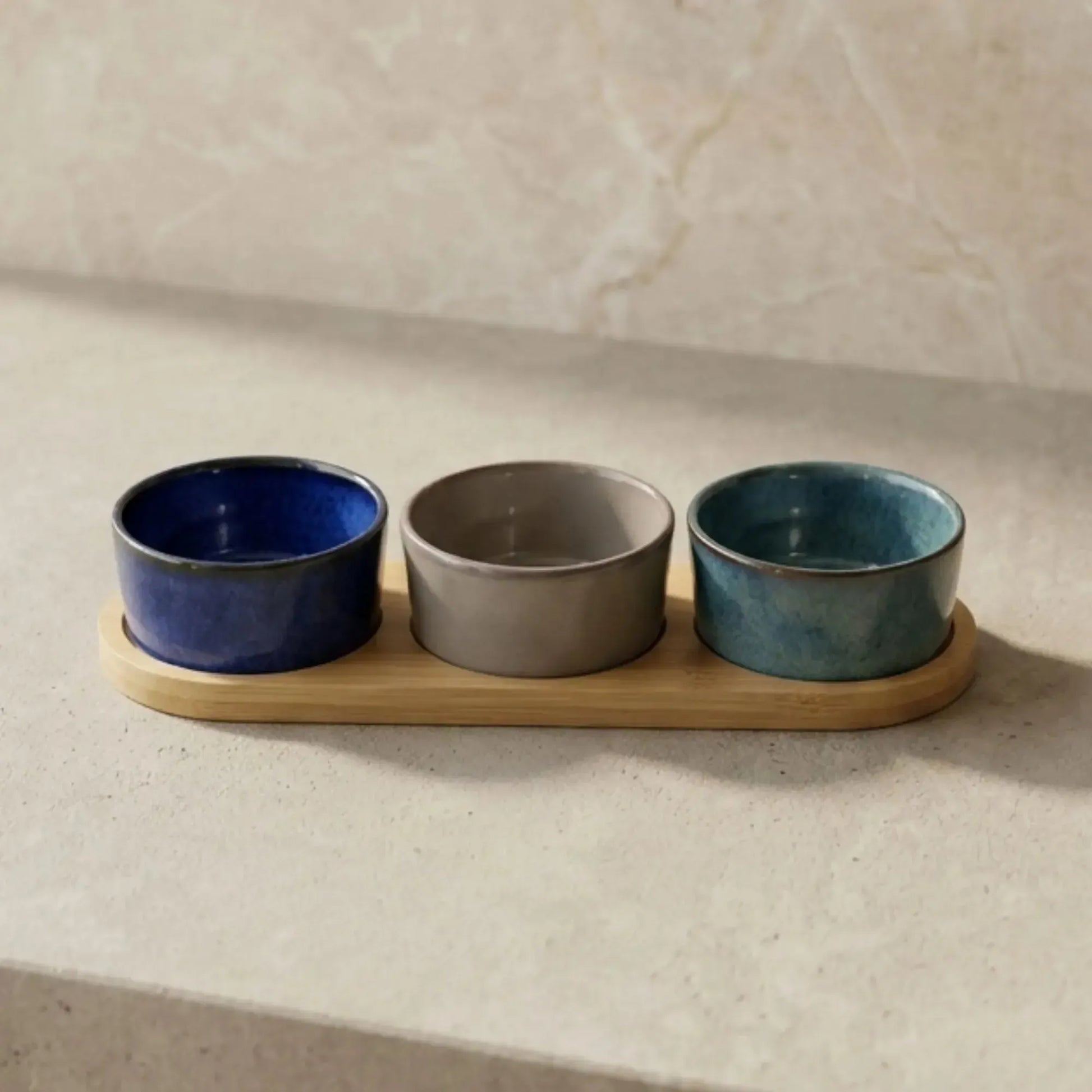 Set 3 Bowls Ceramica Redondos en Bandeja Bamboo 28 cm-Tablas