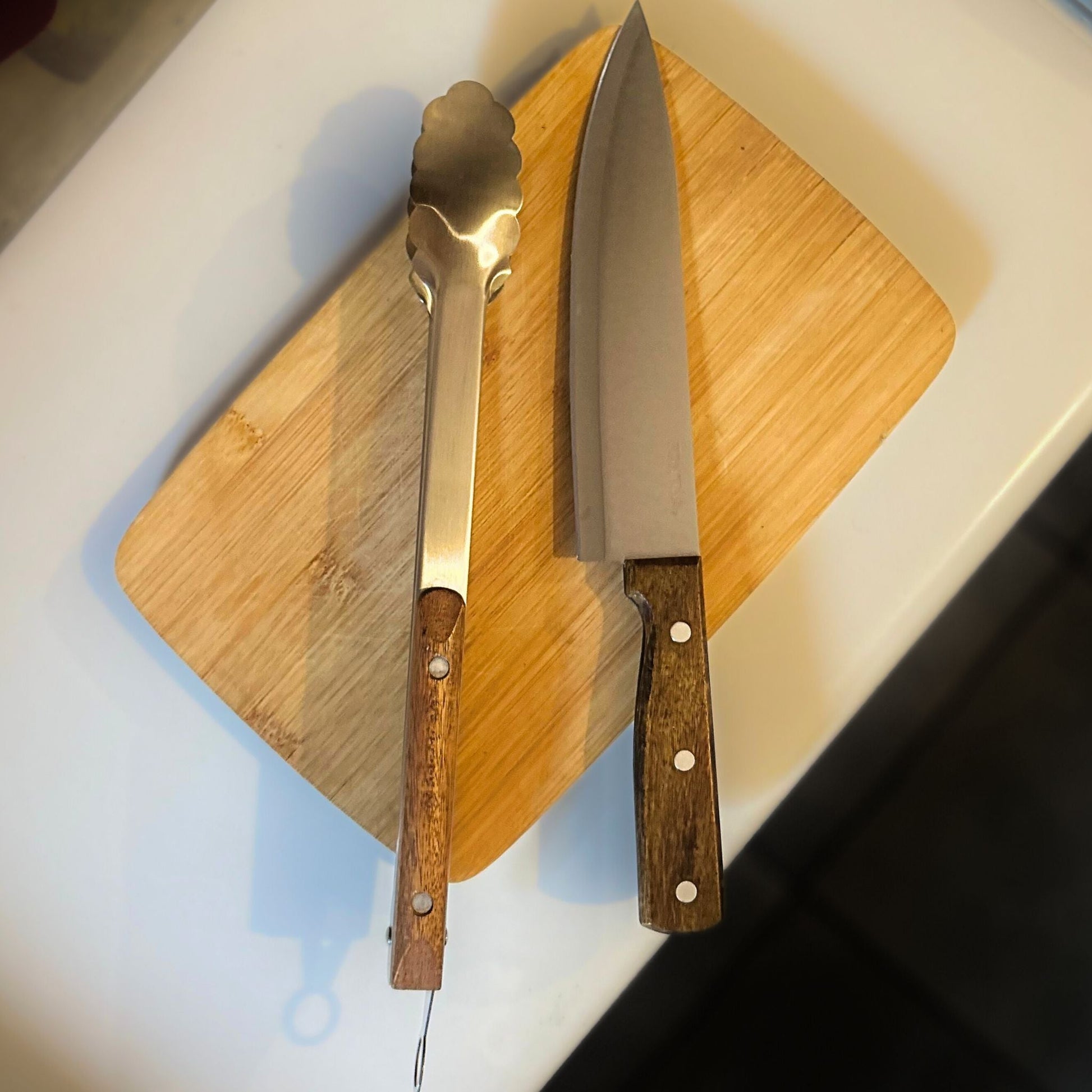 Set Parrillero Cuchillo & Tenazas Mango Madera Bohemik2#Marrón