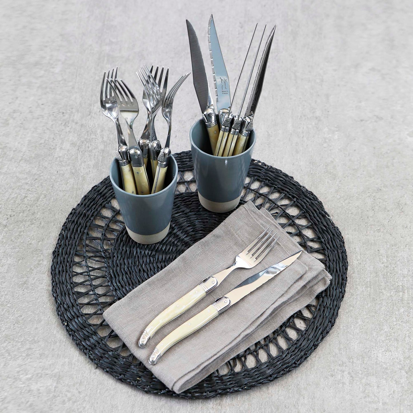 Set 6 Cuchillos y 6 Tenedores Jean Nerón Laguiole1#Beige